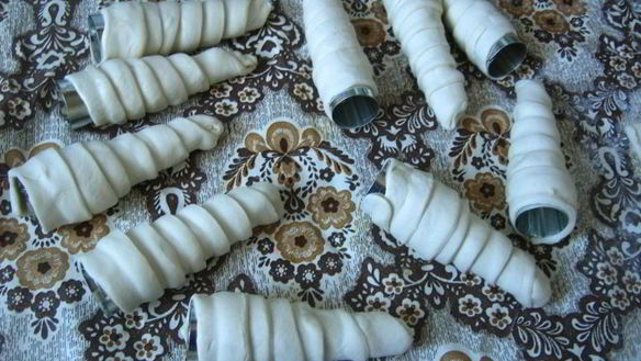 ШАГ 2. слоеные трубочки с белковым кремом