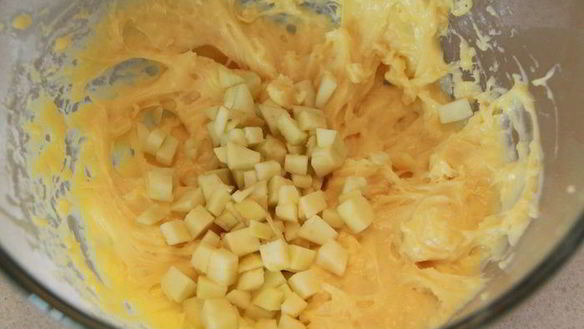 ШАГ 7. слоеные звездочки с кремом патисьер и кусочками яблока