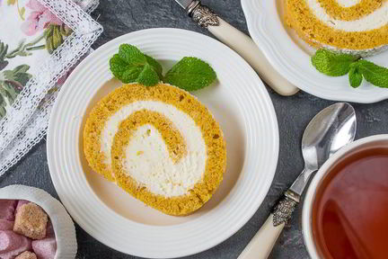 Тыквенный рулет с кремом из сливочного сыра