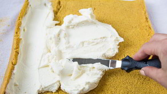 ШАГ 10. тыквенный рулет с кремом из сливочного сыра