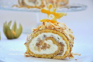 Тыквенный рулет со сливочным кремом и карамельными яблочками