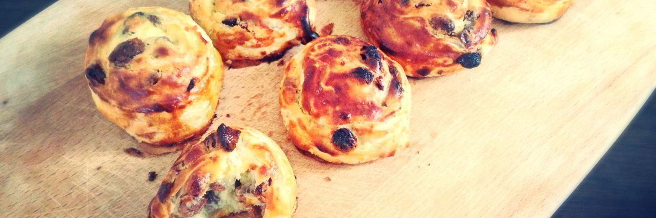 Улитки с изюмом и кремом