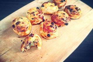 Улитки с изюмом и кремом