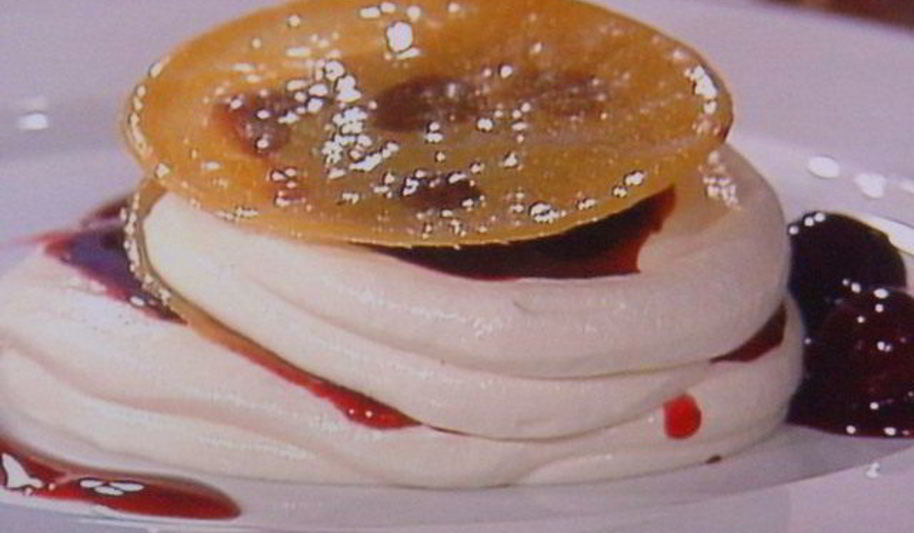 Рецепт вишневый мильфей с творжно-сливочным кремом и карамельным крокантом