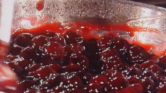 ШАГ 12. вишневый мильфей с творжно-сливочным кремом и карамельным крокантом