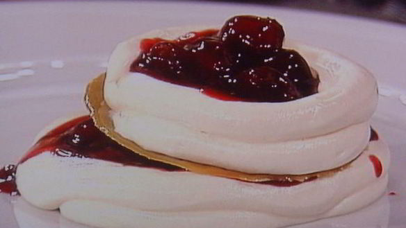 ШАГ 14. вишневый мильфей с творжно-сливочным кремом и карамельным крокантом