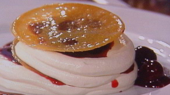 ШАГ 15. вишневый мильфей с творжно-сливочным кремом и карамельным крокантом