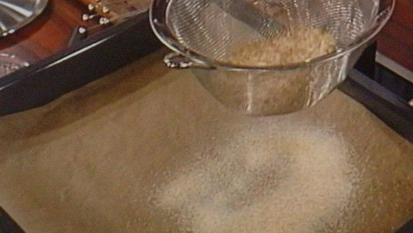 ШАГ 3. вишневый мильфей с творжно-сливочным кремом и карамельным крокантом