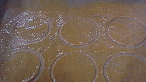 ШАГ 6. вишневый мильфей с творжно-сливочным кремом и карамельным крокантом