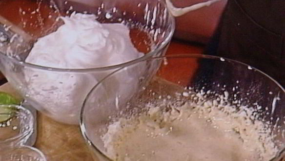 ШАГ 8. вишневый мильфей с творжно-сливочным кремом и карамельным крокантом