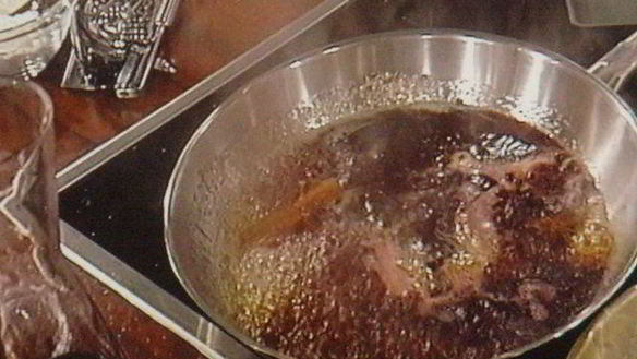 ШАГ 10. вишневый мильфей с творжно-сливочным кремом и карамельным крокантом