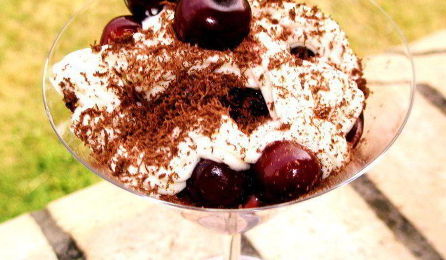 Рецепт вишня с шоколадом и миндальным кремом