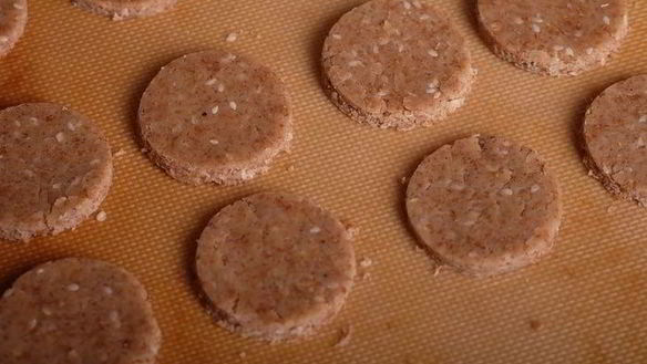 ШАГ 12. яблочные печенья с отрубями, кунжутом и творожным кремом