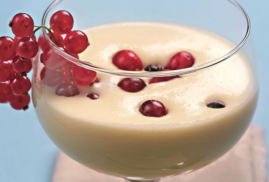 Ягоды с запеченным лавровым кремом