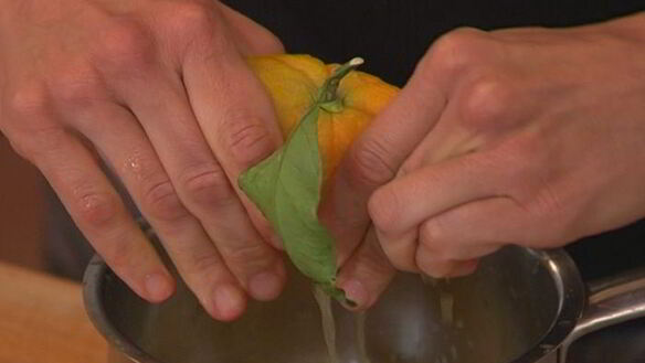 ШАГ 5. малиновое желе с пузырьками