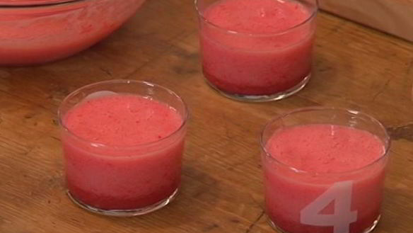 ШАГ 9. малиновое желе с пузырьками