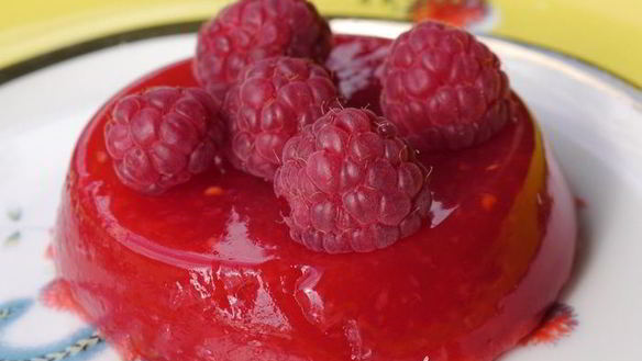 ШАГ 10. малиновое желе с пузырьками