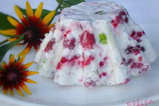 Малиновый десерт с цукатами и орехами