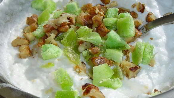 ШАГ 2. малиновый десерт с цукатами и орехами