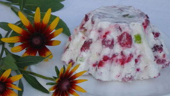 ШАГ 5. малиновый десерт с цукатами и орехами