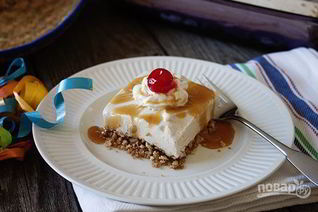 Десерт из мороженого с корицей