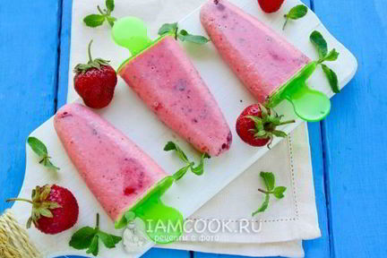 Клубничное мороженое из сметаны