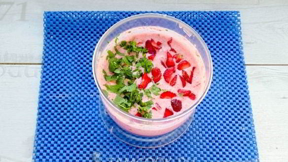 ШАГ 11. клубничное мороженое из сметаны