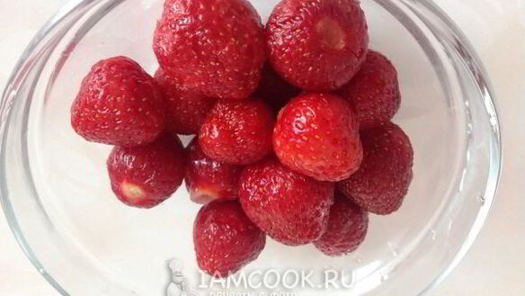 ШАГ 3. клубничное мороженое в шоколадной глазури