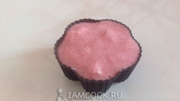 ШАГ 6. клубничное мороженое в шоколадной глазури