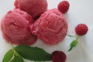 Малиново-имбирный сорбет и мороженое