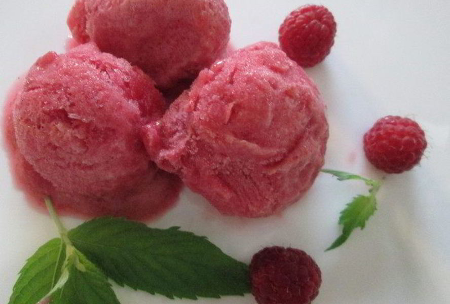 Малиново-имбирный сорбет и мороженое