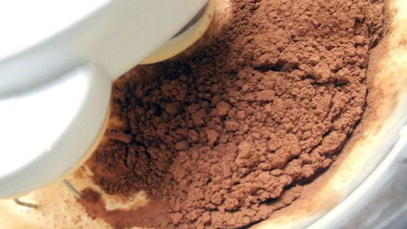 ШАГ 4. мороженое бригадейро с вареной сгущенкой и арахисом