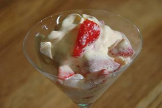 Мороженое с клубникой