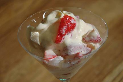 Мороженое с клубникой