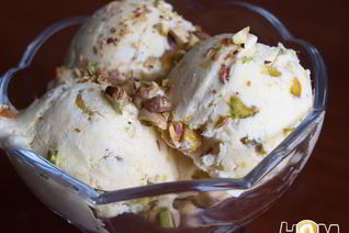 Мороженое с манго и фисташками