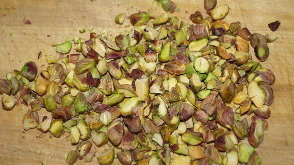 ШАГ 4. мороженое с манго и фисташками