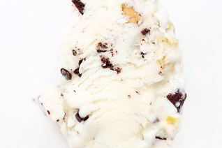 Мороженое с рикоттой, фисташками, шоколадом и засахаренной цедрой