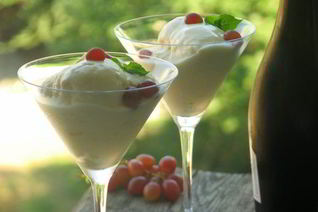 Мороженое с шампанским и грушами