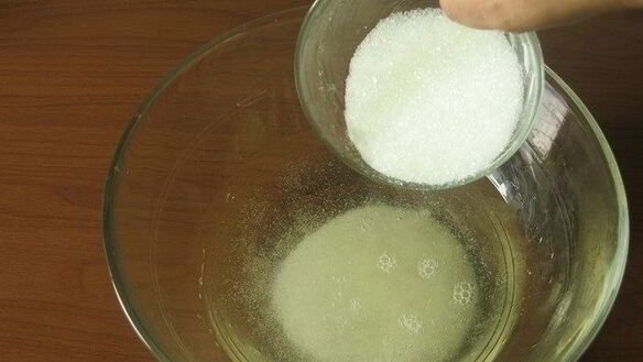 ШАГ 2. мороженое с шампанским и грушами