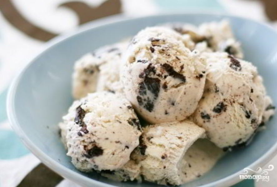 Мороженое с шоколадом