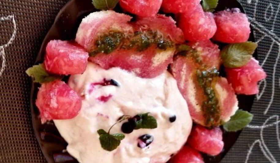 Рецепт пюре-мороженое с желе из хрена и яблок под медово-мятным соусом