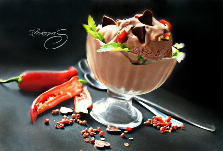 Шоколадное мороженое c красным перцем