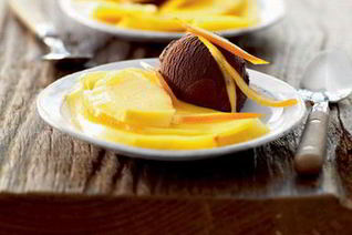 Шоколадное мороженое с манго