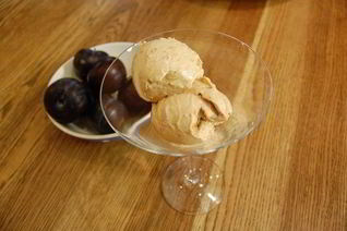 Сметанное мороженое с курагой