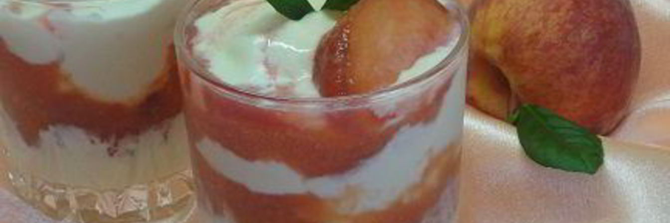 Ванильное мороженое с персиками