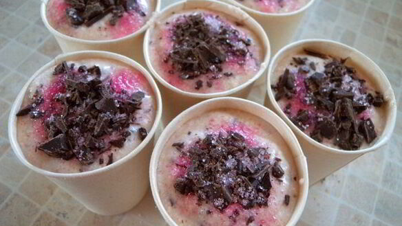 ШАГ 6. вишневое мороженое с шоколадом