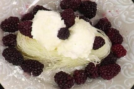 Жареное мороженое с фунчозой