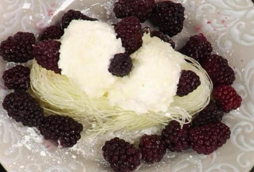 Жареное мороженое с фунчозой