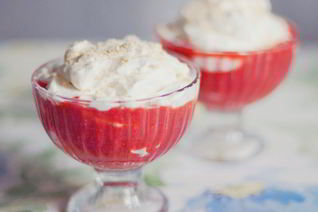 Йогуртовый мусс с клубникой