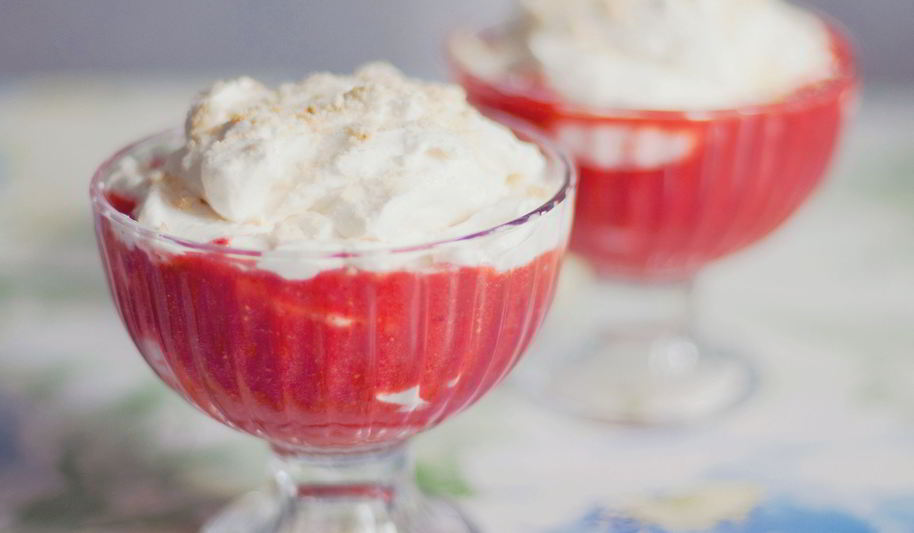 Рецепт йогуртовый мусс с клубникой